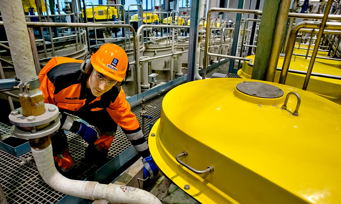 Development engineer Risto Alapiha at Boliden Kokkola inspects the new process for extracting silver from zinc concentrate.